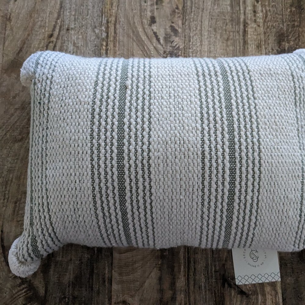 Southwest-inspired cushion with insert